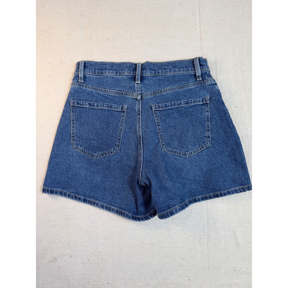 Time and Tru Women High Rise Denim Shorts Medium Wash Blue Size 6 5in Inseam NWT - Picture 4 of 4